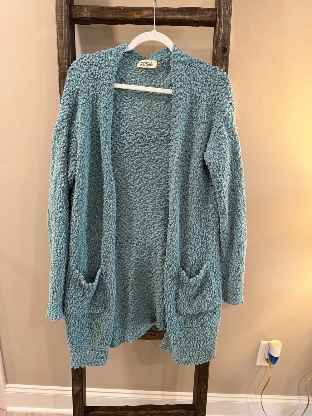 Listicle Popcorn Cardigan